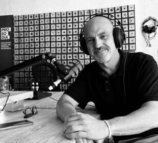 Óscar Gómez en las oficinas de Qwerty Pódcast.